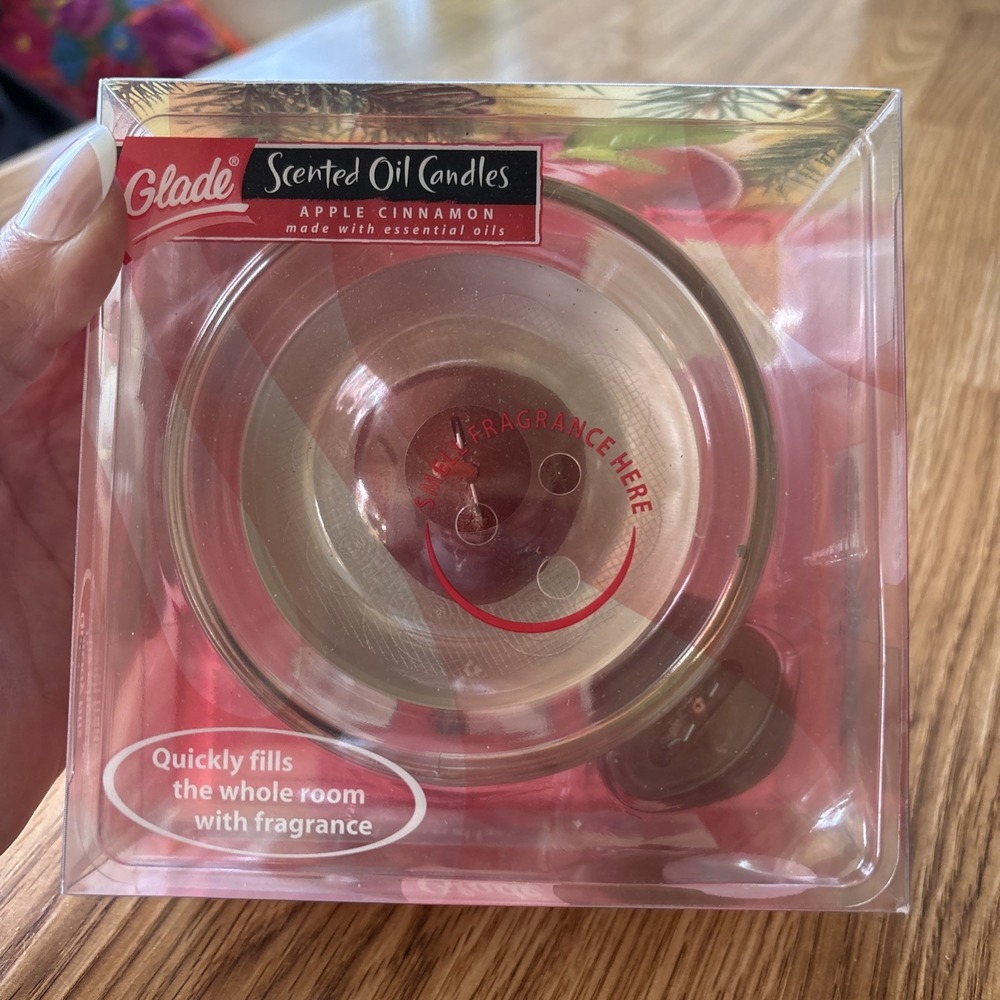 New GLADE Scented Oil Candles Apple Cinnamon - Glass Holder With 2 Refills